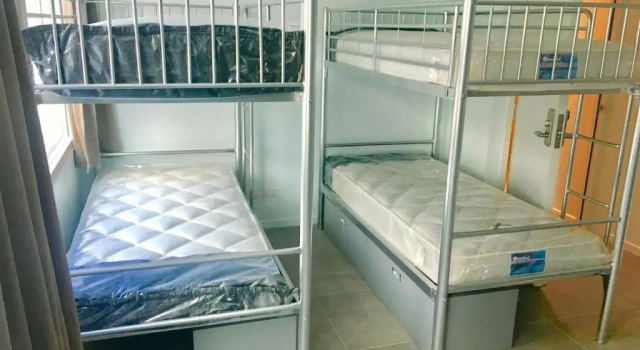 Кровать в общем номере Metro Adventurer Backpackers