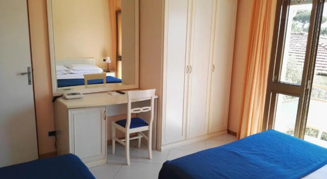 Трёхместный номер Standard с балконом Hotel Elizabeth