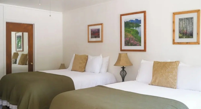Четырёхместный люкс Standard Rocky Mountain Inn