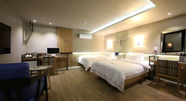 Трёхместный люкс Avenue Hotel