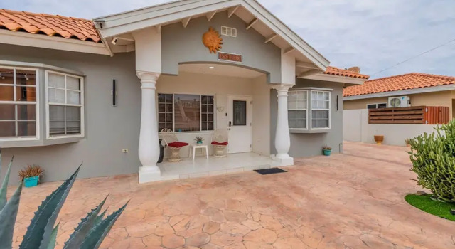 2br2ba Home w Private Pool Close 2 Beach BBQ