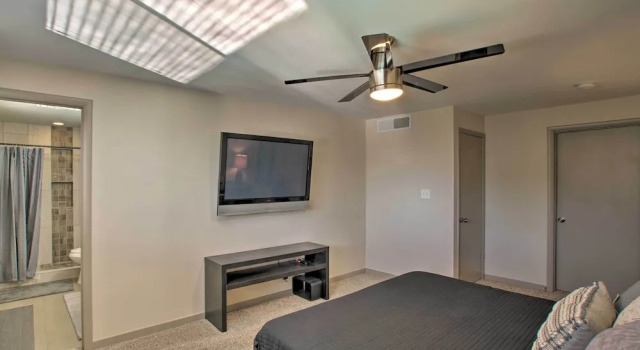 Коттедж 3 Mi to Old Town Scottsdale: Upscale Home w/ Pool!