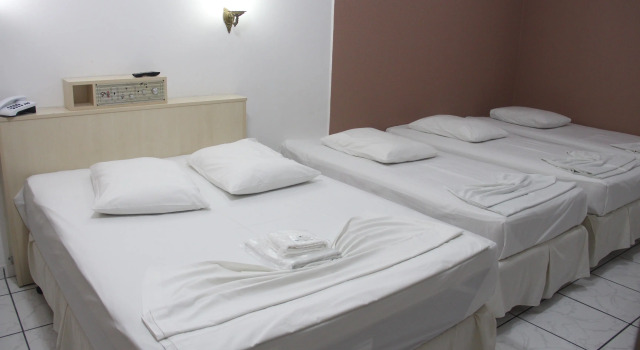 Oasis Chartouni Hotel, Забронировать Отель Блуменау Санта-Катарина, рядом с Собор Апостола Павла