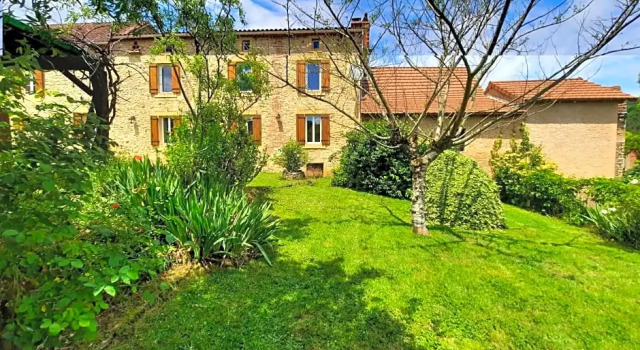 Le Logis des 3 Coeurs chambre Aeiou, Buchen Sie Hotel Saint-Cernin-de-l'Herm Black Perigord