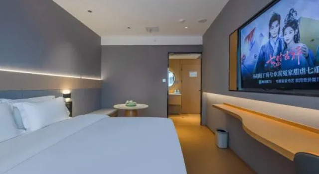 Люкс Homeinn Selected Hotel (Quzhou High-Speed Railway Station Wanda Plaza)