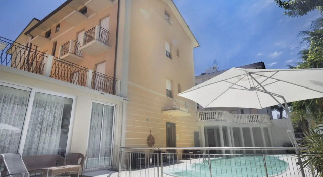 Hotel Mediterraneo Club Benessere, Забронировать Отель Отели в центре Беллария-Иджеа-Марина, в центре
