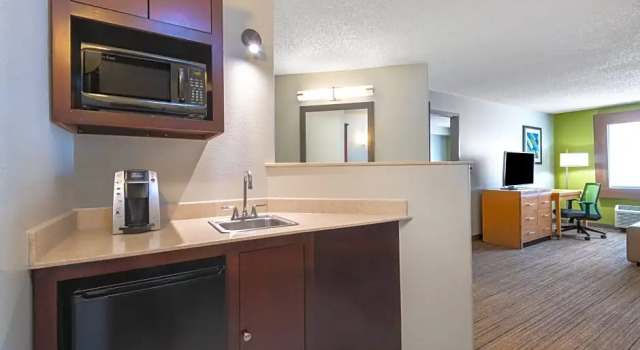 Четырёхместный люкс c 1 комнатой Holiday Inn Express & Suites Wheat Ridge-Denver West by IHG