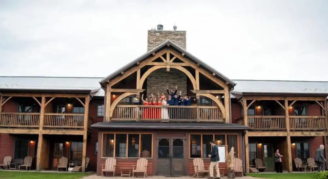 August Lodge Cooperstown, Забронировать Отель Куперстаун штат Нью-Йорк