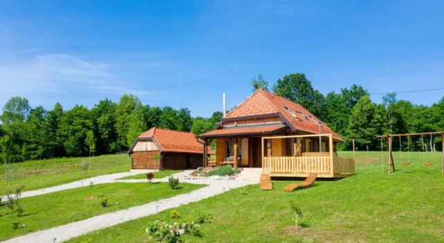 Шале Chalet Markoci With Hot Tub - Happy Rentals
