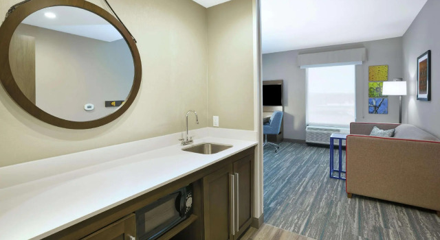 Двухместный люкс Hampton Inn & Suites Grandville Grand Rapids South