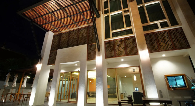 Tapae Gate Villa