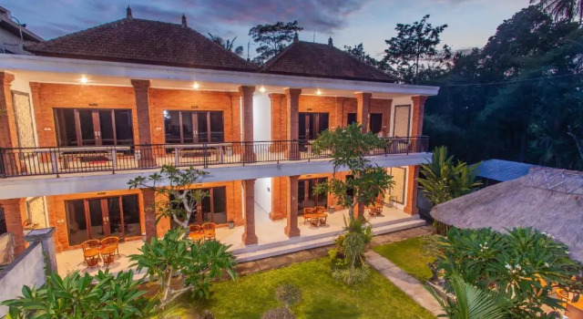 Ratna Guest House, Забронировать Гостевой дом Отели провинции Бали с завтраком, Завтраки