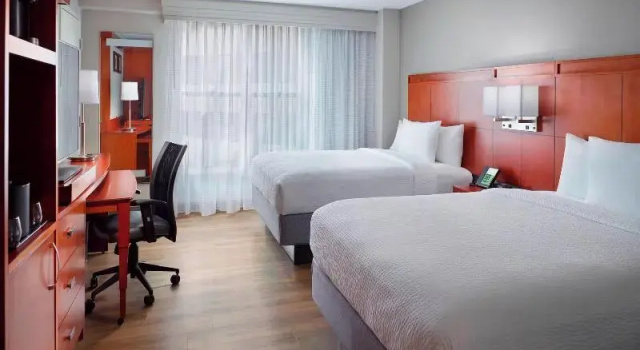 Четырёхместный номер Standard Courtyard Atlanta Decatur Downtown/Emory