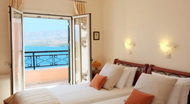 Villa Kouloura Harbour View by Villa Plus, Забронировать Отель Отели периферии Ионических островов с бассейном, Бассейн