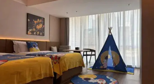 Семейный тент MEHOOD LESTIE Hotel (Qingdao Vientiane City, May Fourth Square)