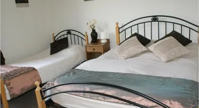 The Sandhurst, Book Hotel  