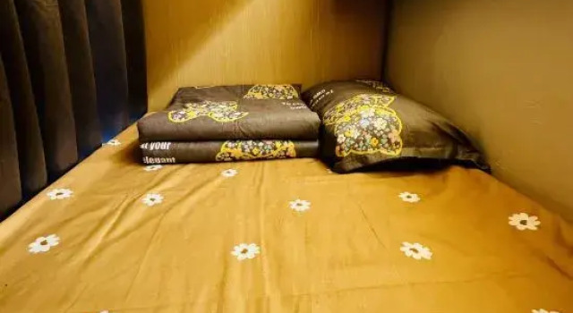 Кровать в общем номере (мужской номер) Liaoyihao Youth Hostel (Qiaogang Style Street)