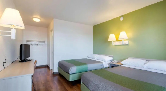 Четырёхместный номер Standard Motel 6 Austin, TX - Airport - South