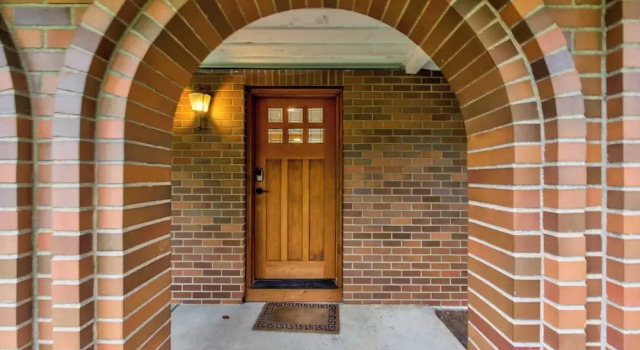 Joyful Kirkland Home, Near Beach, Hot Tub & AC, Забронировать Отель Киркленд штат Вашингтон