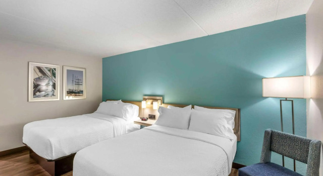 The Harborview on Lake Michigan, Ascend Hotel Collection, Book Hotel Port Washington Wisconsin