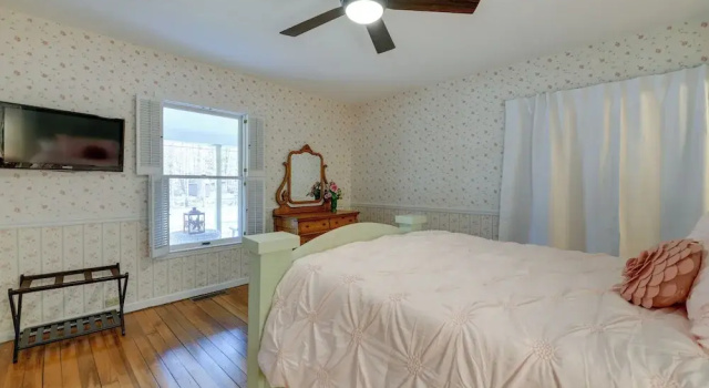 Коттедж с 4 комнатами Maggie Valley Historic Farmhouse on 5 Acres