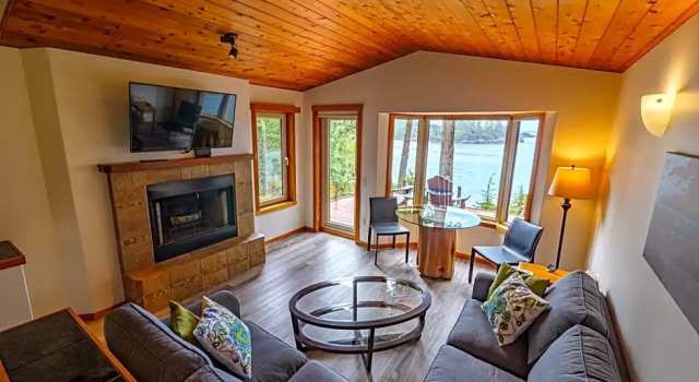 Люкс с видом на океан Snug Harbour Inn