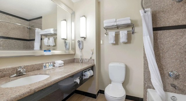 Четырёхместный люкс Comfort Suites Oceanside Camp Pendleton Area