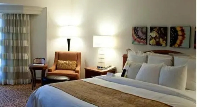 Номер Standard с видом на город Marriott Dallas Las Colinas