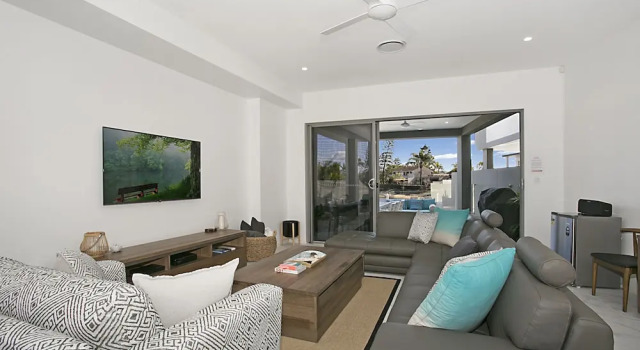 Bay Breeze, Забронировать Отель Бродбич Голд-Кост, рядом с Broadbeach North Tram Station
