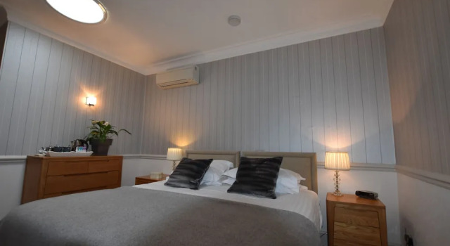 Camera Executive Watersmeet Hotel