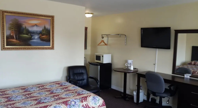 Fox Motor Inn, Book Hotel Napanee South Eastern Ontario