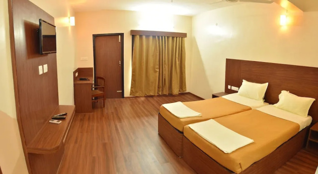 Hotel Mamalla Inn, Забронировать Отель Отели штата Тамилнада с бассейном, Бассейн