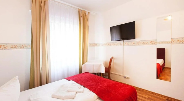 Hotel Jasmin, Забронировать Отель Отели Пфорцхайм с парковкой, рядом с Театр Пфорцхайма, Парковка