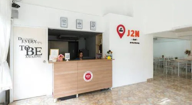 J2N Hostel, Забронировать Хостел Отели Бангкока с парковкой, рядом с Sukumvit Hospital, Парковка