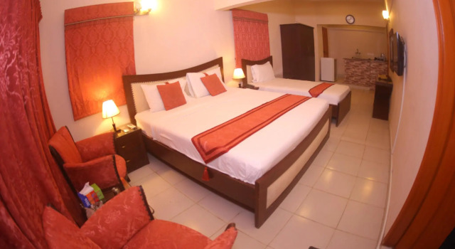 Executive Dreier Zimmer mit Balkon Royal Inn Hotel