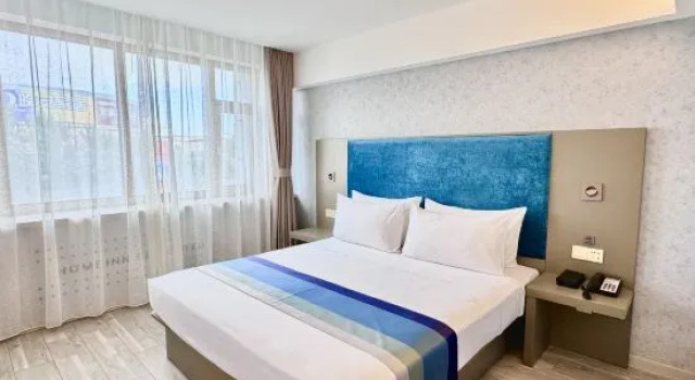 Двухместный люкс Homeinn Selected Hotel (Qitaihe Pedestrian Street Bus Station Financial Building)