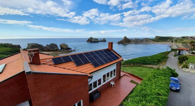 House with 5 bedrooms in Cantabria with wonderful sea view enclosed garden and WiFi 50 m from the beach, Buchen Sie Hotel Pielagos Kantabrien