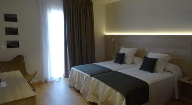 Номер Standard с балконом Hotel Emporium