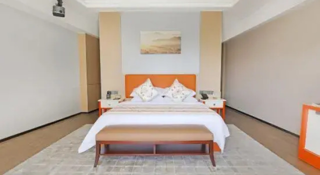 Люкс c 1 комнатой Xinjiang Plaza Holiday Hotel