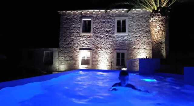 Апартаменты Holiday House with a pool