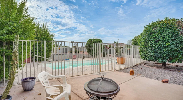 Коттедж Close to Golf: Sun City Escape w/ Furnished Porch!