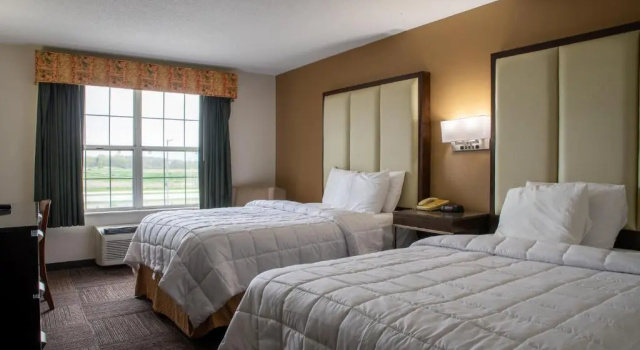 Четырёхместный номер Superior BlissPoint Inn & Suites Marion