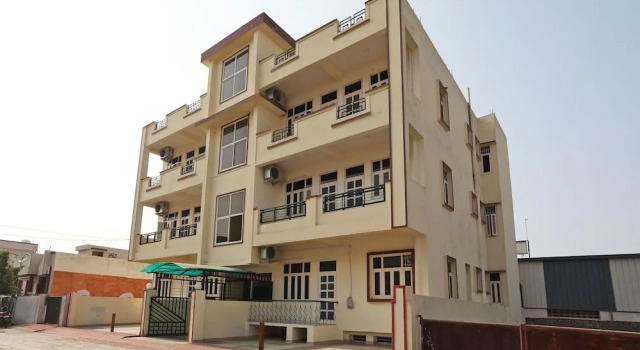 OYO 9878 Home Cozy 3BHK Geetanjali Hospital, Забронировать Отель Отели штата Раджастхана с парковкой, Парковка