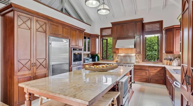 Вилла Magnificent Eight Bedroom Holiday Home