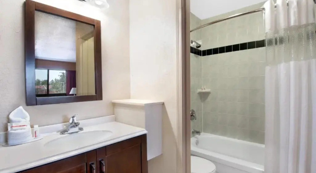 Студия Coast Red Deer Hotel