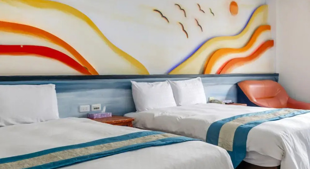 Четырёхместный номер Standard с балконом и с видом на горы Wei Yuan Hotel