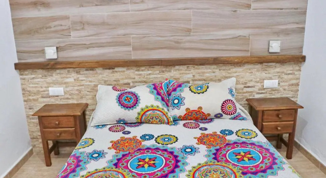 Bungalow la Roa III con piscina comunitaria y privada, Забронировать Отель Отели Конил-де-ла-Фронтера с парковкой, рядом с Пляж Фуэнте-дель-Галло, Парковка