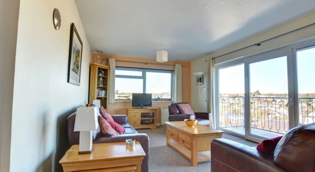 Peaceful Holiday Home in Saundersfoot With Balcony