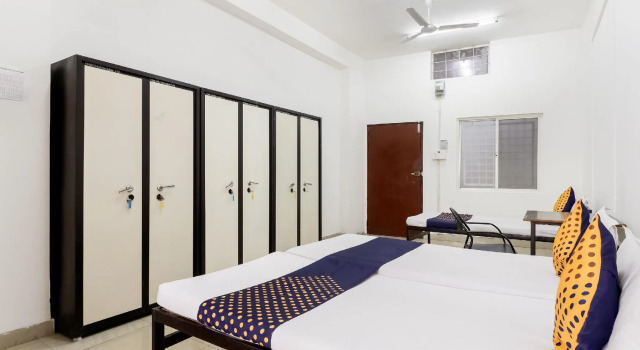 SPOT ON 65123 Raj Service Apartments