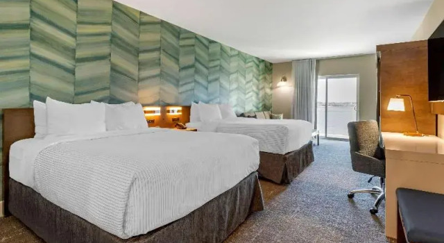 Четырёхместный номер Standard с балконом Cambria Hotel Ocean City - Bayfront